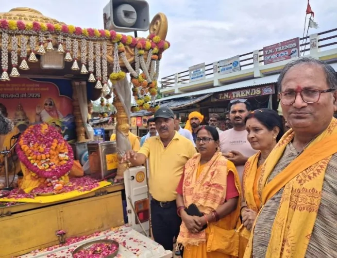 विश्व शांति संदेश लेकर बाँदा पहुंची अखंड ज्योति कलश यात्रा, हुआ भव्य स्वागत