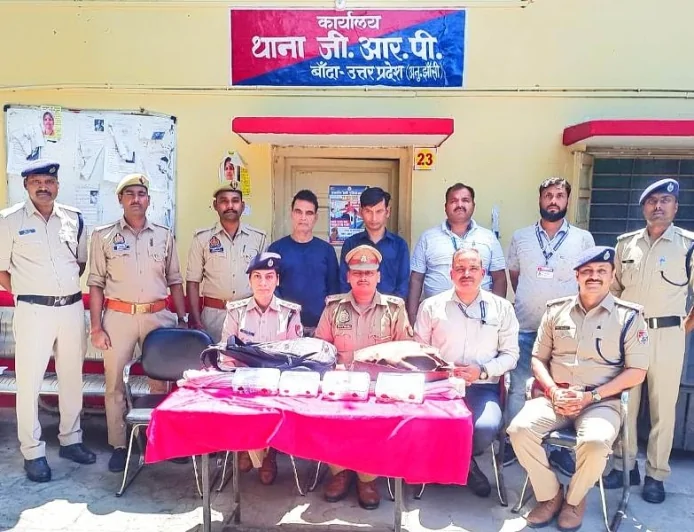 चित्रकूट एक्सप्रेस में चोरी करने वाले दो शातिर गिरफ्तार, 7 लाख का सामान बरामद