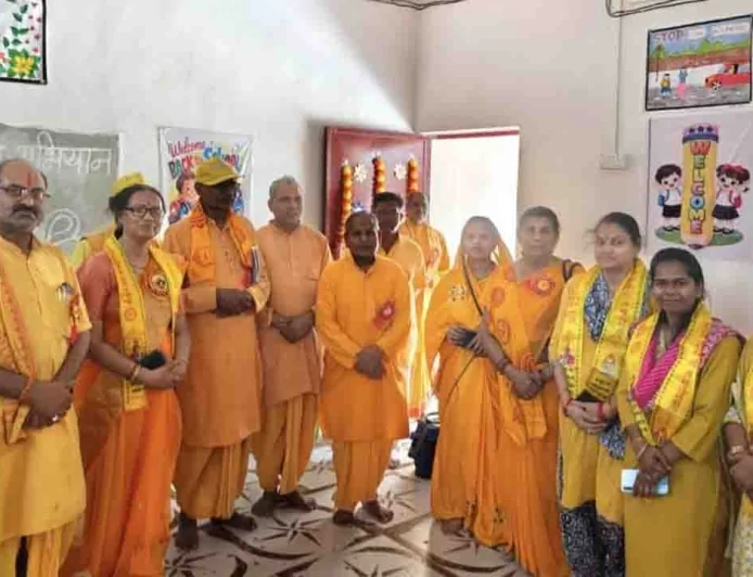 गायत्री शक्तिपीठ की ज्योति कलश यात्रा का जारी गांव में भव्य स्वागत