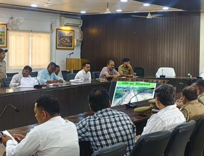 सिंगल यूज प्लास्टिक और थर्माकोल पर लगाएं प्रतिबंध : डीएफओ