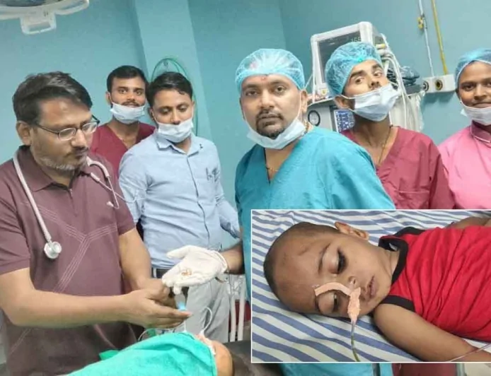 डेढ़ साल के मासूम के गले से त्रिशूल आकार का लॉकेट निकाला, डॉक्टर ने बचाई जान