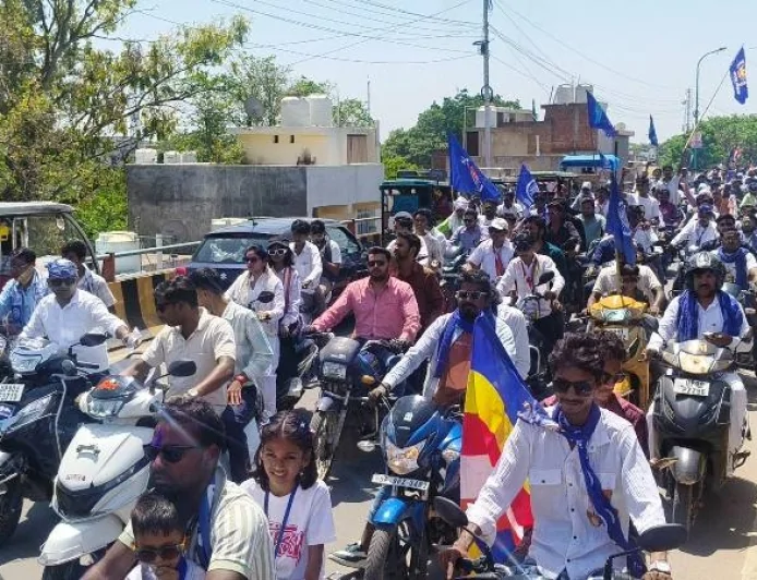 बांदा में धूमधाम से मनाई गई डॉ. भीमराव अंबेडकर जयंती, निकली विशाल बाइक रैली