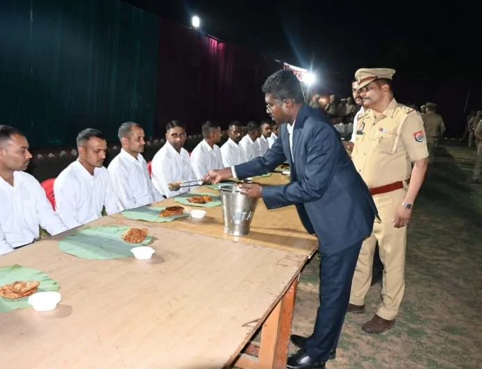 प्रशिक्षु आरक्षियों के लिये हुआ भोज आयोजन