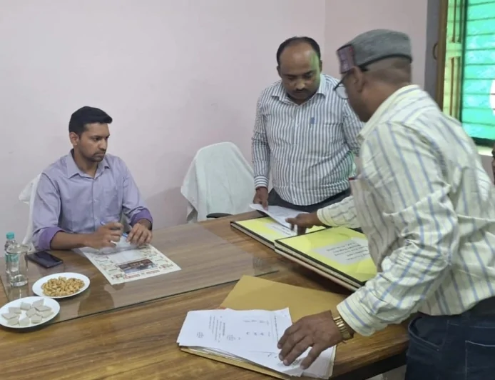 हमीरपुर को मिले नए जिलाधिकारी, अभिषेक गोयल ने संभाली कमान