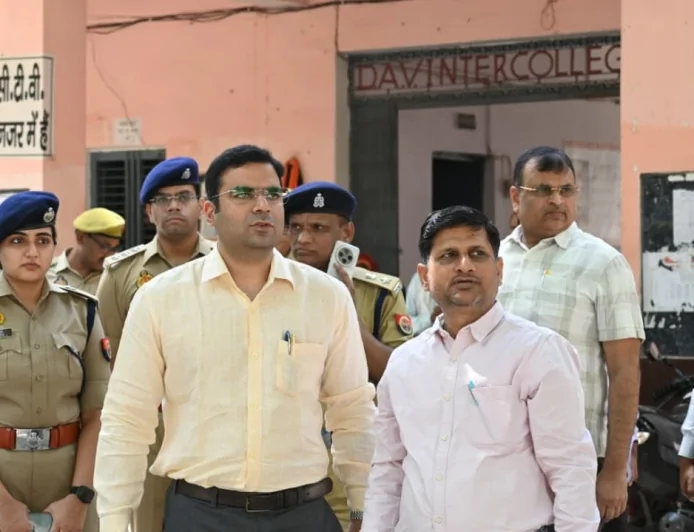 होमगार्ड परीक्षा की तैयारियों का डीएम ने लिया जायजा, सुरक्षा व सुविधाओं को लेकर दिए निर्देश