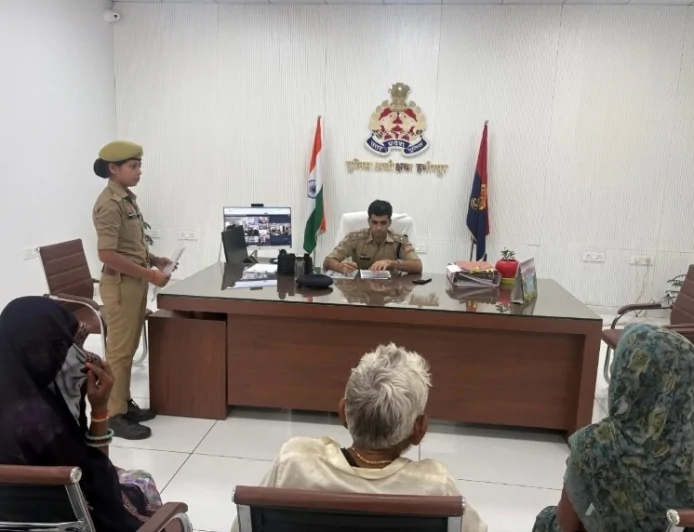 हमीरपुर में एसपी की जनसुनवाई, फरियादियों की समस्याएं सुनी गईं