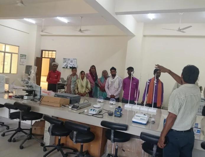 बाँदा कृषि विश्वविद्यालय में 'विश्व पशु चिकित्सा दिवस' की धूम, आधुनिक तकनीकों से रूबरू हुए किसान