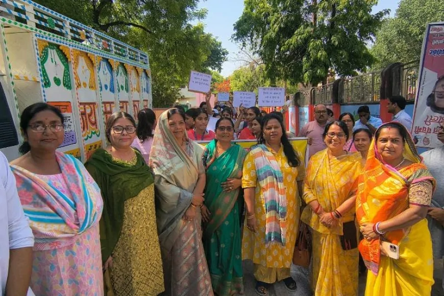 नारी शक्ति वंदन अधिनियम के प्रचार को लेकर बांदा में पदयात्रा, छात्राओं ने दिया जागरूकता का संदेश