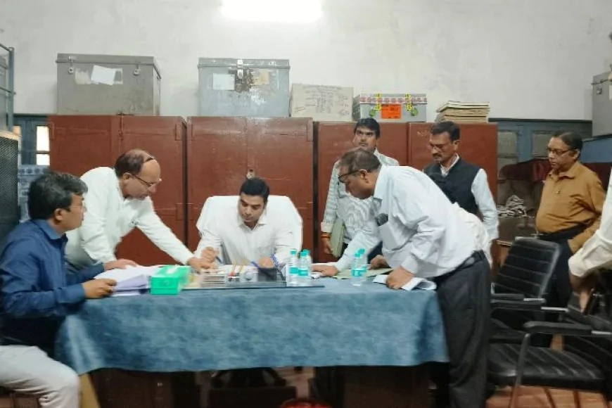 बांदा को मिले नए जिलाधिकारी, अमित आसेरी ने ट्रेजरी पहुंचकर संभाला कार्यभार