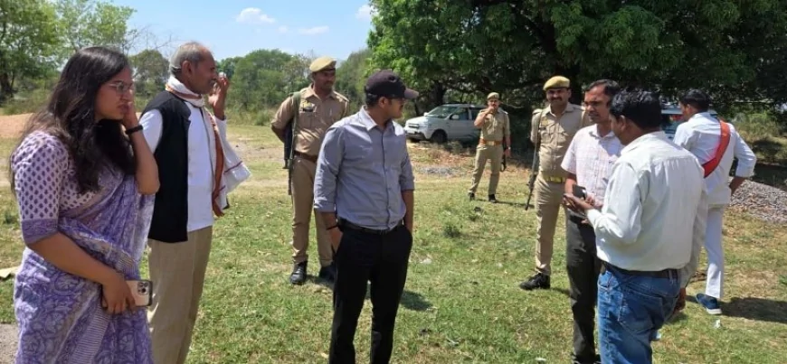 सिद्धपुर मे डीएम ने फार्मर रजिस्ट्री कार्य का किया निरीक्षण