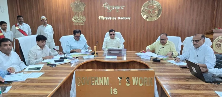 किसी के दबाव में नहीं, सक्रिय होकर कार्य करें अधिकारी : आयुक्त