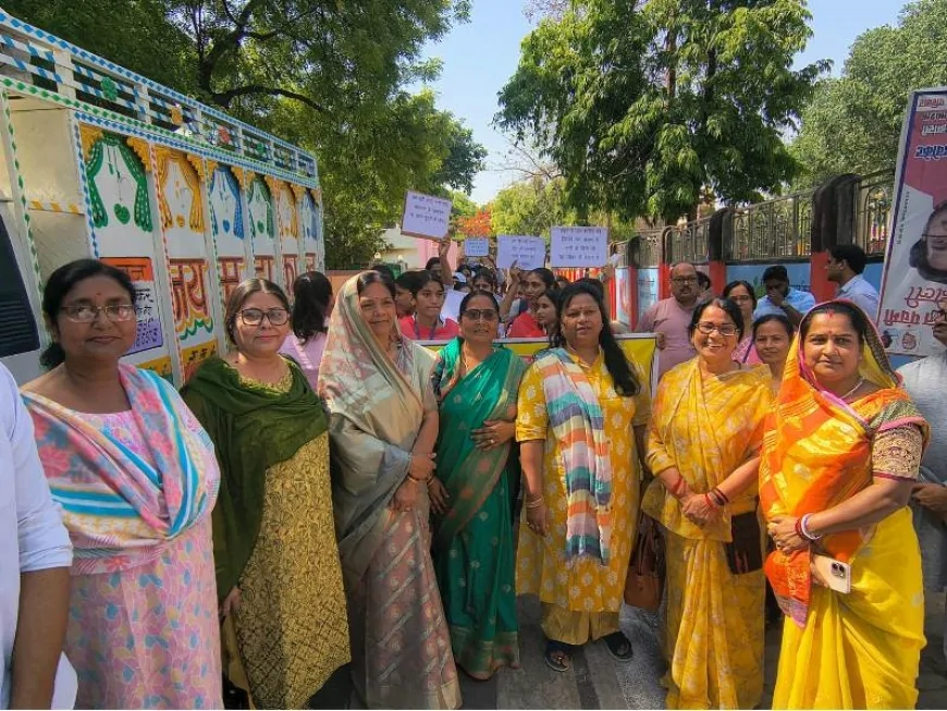 नारी शक्ति वंदन अधिनियम के प्रचार को लेकर बांदा में पदयात्रा, छात्राओं ने दिया जागरूकता का संदेश