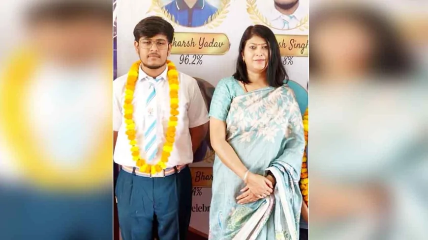 बोर्ड परीक्षा में सुषमा स्वरूप विद्यालय का रहा शानदार परिणाम