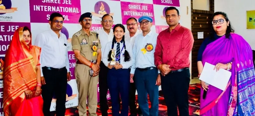 श्रीजी इंटरनेशनल स्कूल में एसपी ने मेधावियों को किया सम्मानित