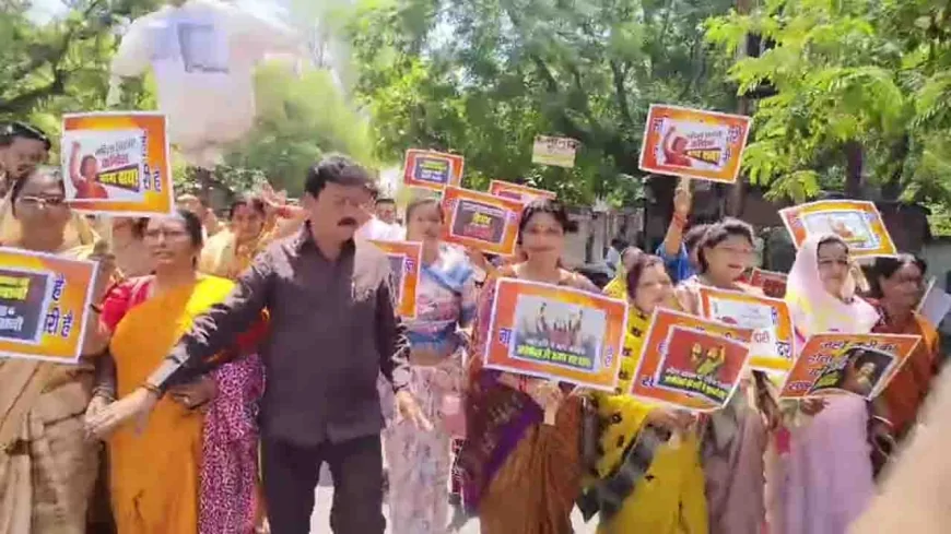 महिला आरक्षण बिल के मुद्दे पर भाजपा महिला कार्यकर्ताओं का प्रदर्शन