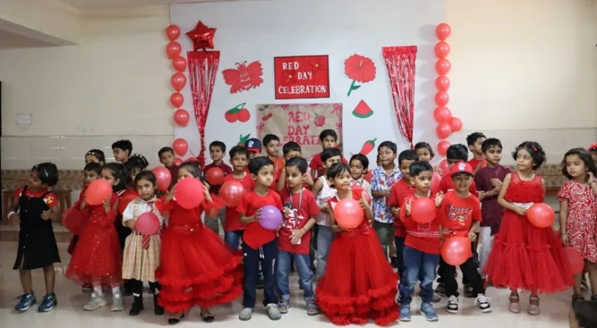 सेंट थाॅमस स्कूल में रही रेड डे की धूम