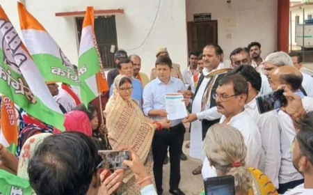 कांग्रेसियों ने स्मार्ट मीटर के विरोध में किया प्रदर्शन