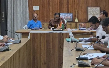 नाव सुरक्षा एवं नाविक कल्याण नीति के प्रभावी क्रियान्वयन को लेकर हुई बैठक