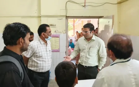 जिलाधिकारी अमित आसेरी का जिला अस्पताल का औचक निरीक्षण, व्यवस्थाओं का लिया जायजा
