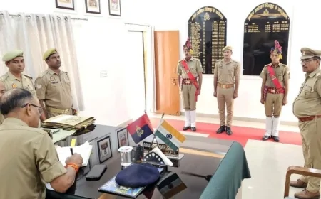 परेड की सलामी लेकर एसपी ने किया निरीक्षण