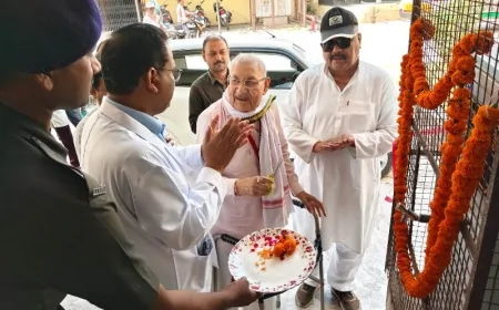 95 वर्षीय समाजसेवी रामसेवक शिवहरे ने जिला अस्पताल को भेंट किया वाटर कूलर