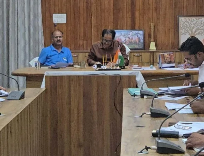 नाव सुरक्षा एवं नाविक कल्याण नीति के प्रभावी क्रियान्वयन को लेकर हुई बैठक
