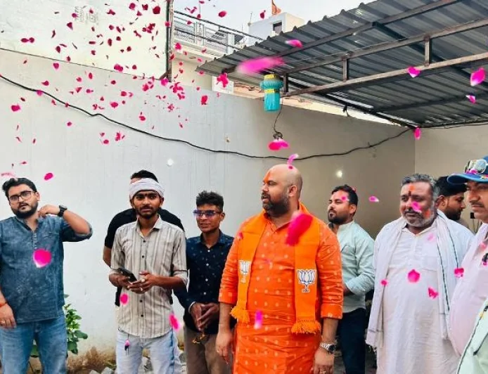 भाजपा-एनडीए की जीत पर प्रवीण सिंह के कार्यालय में मनाया गया विजय उत्सव
