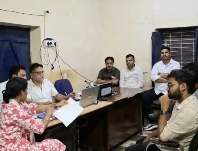 दमोह में 80 हजार की रिश्वत लेते तीन कर्मचारी रंगे हाथ गिरफ्तार