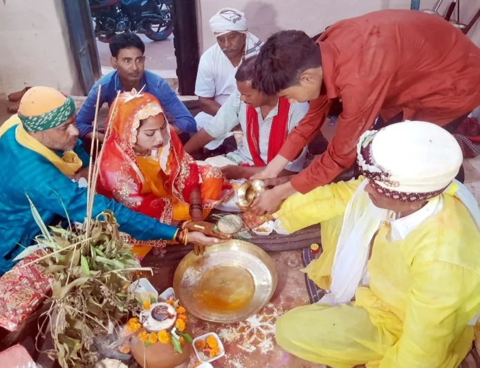 समाजसेवी आशीष रघुवंशी ने गरीब परिवार के बेटी की कराई शादी