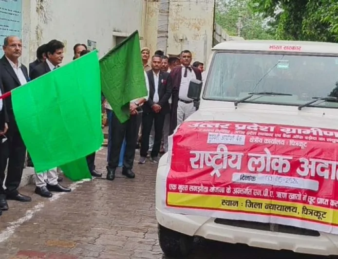 जिला जज ने लोक अदालत प्रचार वाहन को दिखाई हरी झंडी
