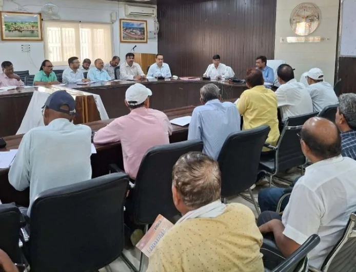 चक सीमांकन में बाधक किसानों के खिलाफ दर्ज होगी प्राथमिकी