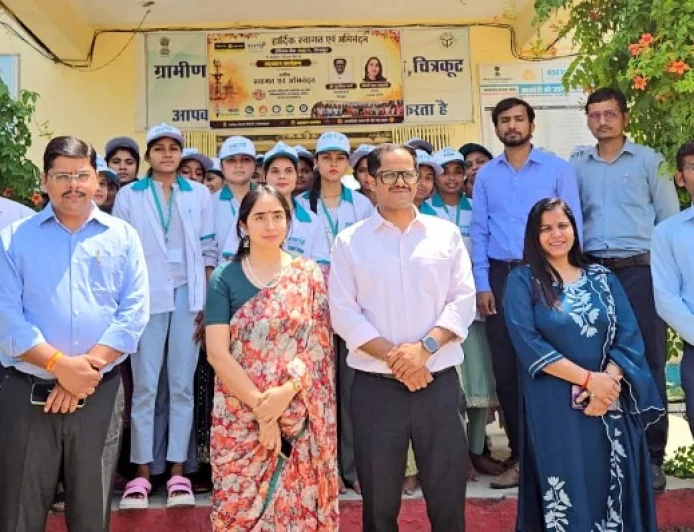 डीएम एवं आकांक्षा समिति अध्यक्ष ने आरसेटी में ब्यूटी पार्लर, सिलाई प्रशिक्षण का किया शुभारंभ