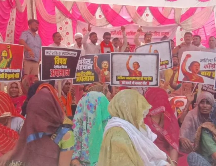 महिला आरक्षण को लेकर भाजपा महिला मोर्चा का प्रदर्शन