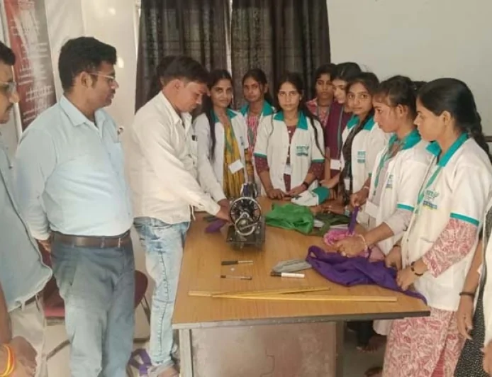 बेरोजगार युवाओं को आत्मनिर्भर बना रहा आरसेटी