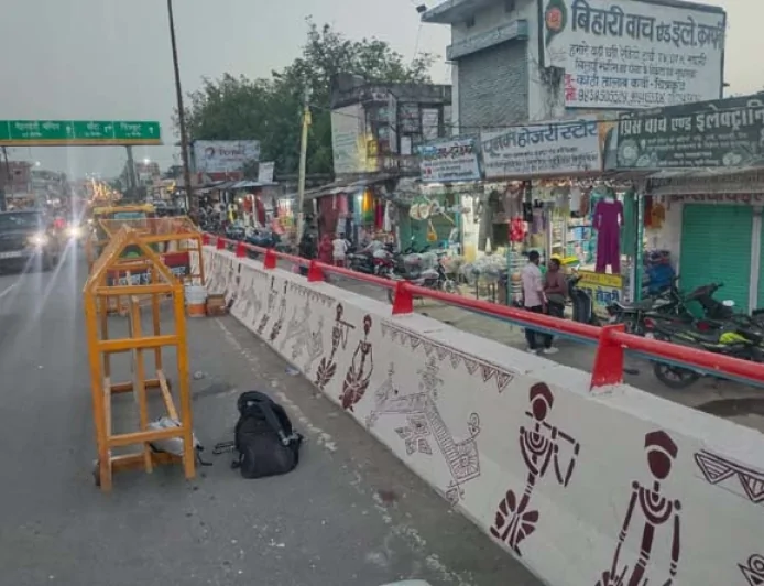 फ्लाईओवर पर उकेरी गई आकर्षक थीम बेस्ड पेंटिंग्स