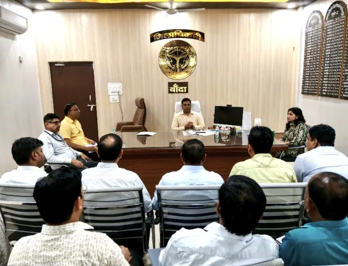 बांदा में घर-घर पहुंचेगी पाइपलाइन गैस, जिलाधिकारी ने प्रगति कार्यों की समीक्षा की
