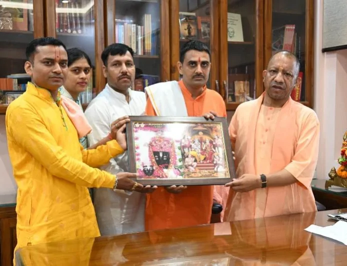 संस्कृत मानदेय शिक्षकों को नियमित करने की मांग तेज, समिति ने मुख्यमंत्री योगी से की मुलाकात