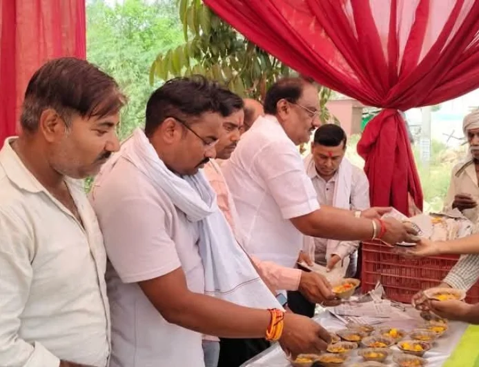 ब्लॉक कार्यालय में गूंजा सुंदरकांड, इंडेन गैस एजेंसी के सौजन्य से हुआ विशाल भंडारे का आयोजन