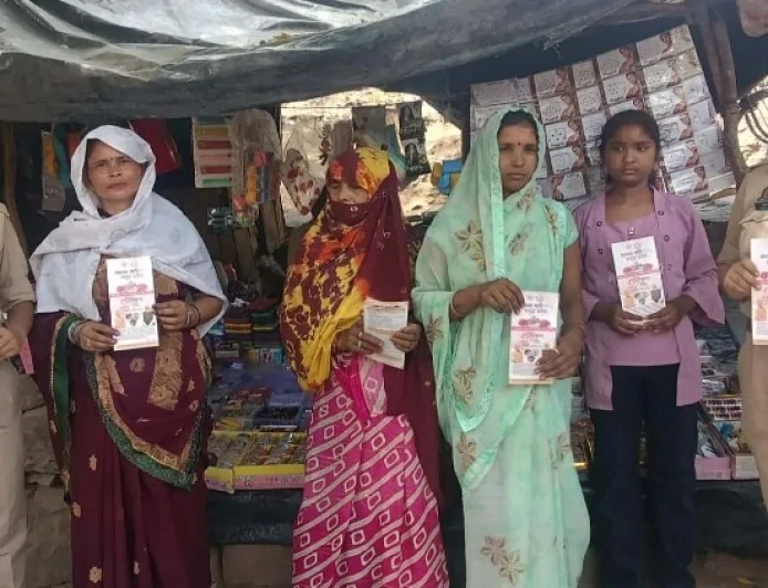 क्षेत्र भ्रमण कर एंटी रोमियो टीमो ने किया जागरुक