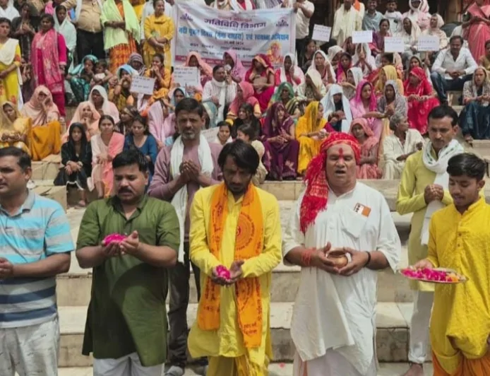 गंगा दशहरा पर मंदाकिनी नदी में चलाया स्वच्छता अभियान