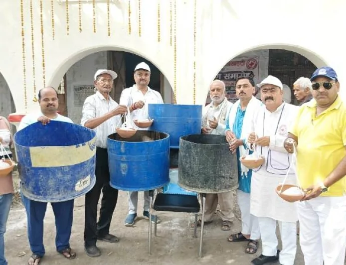 भीषण गर्मी के बीच पशु-पक्षियों की मदद को आगे आए समाजसेवी, सेवा और संवेदना का संदेश दे रही रेड क्रॉस सोसाइटी