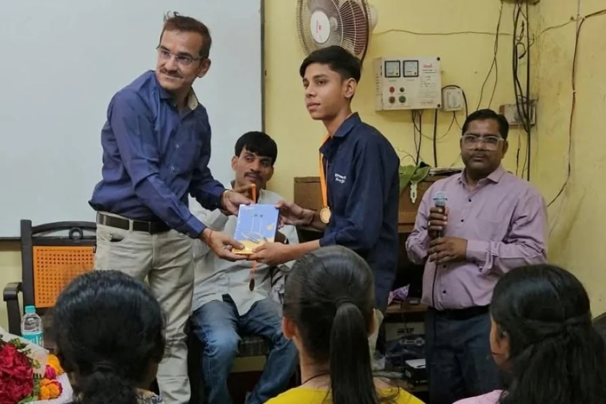 गणित विषय में श्रेष्ठ अंक लाने वाले विद्यार्थियों को किया गया सम्मानित