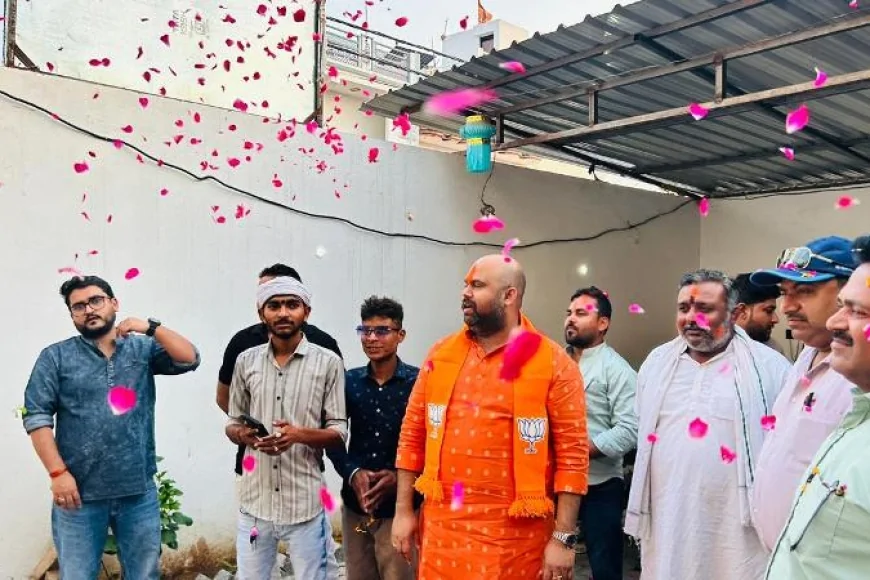 भाजपा-एनडीए की जीत पर प्रवीण सिंह के कार्यालय में मनाया गया विजय उत्सव