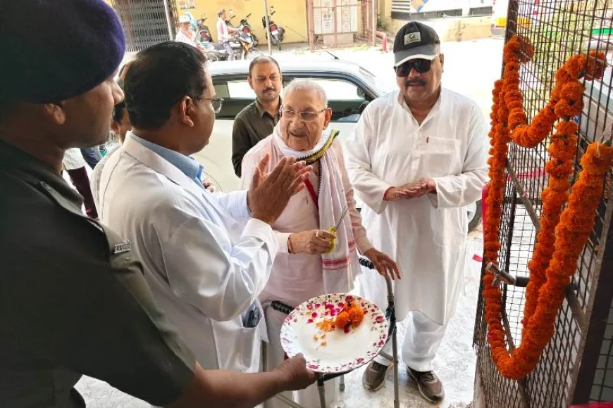 95 वर्षीय समाजसेवी रामसेवक शिवहरे ने जिला अस्पताल को भेंट किया वाटर कूलर