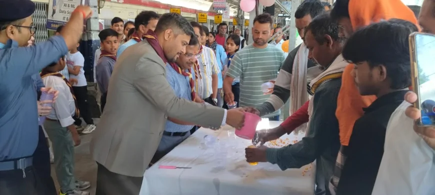 बांदा रेलवे स्टेशन पर निःशुल्क शीतल जल शिविर शुरू, 18 मई तक यात्रियों को मिलेगी राहत