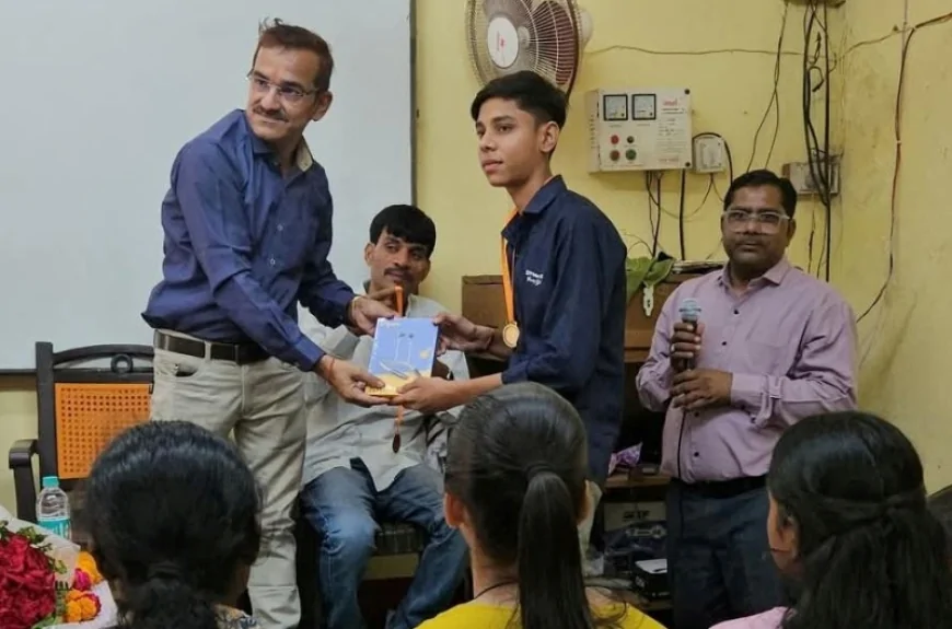 गणित विषय में श्रेष्ठ अंक लाने वाले विद्यार्थियों को किया गया सम्मानित