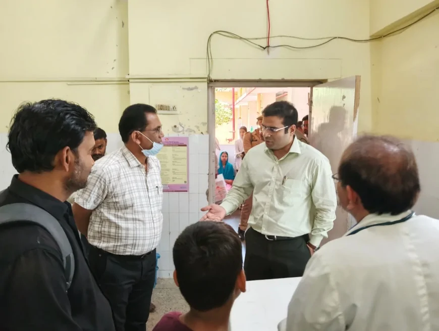 जिलाधिकारी अमित आसेरी का जिला अस्पताल का औचक निरीक्षण, व्यवस्थाओं का लिया जायजा