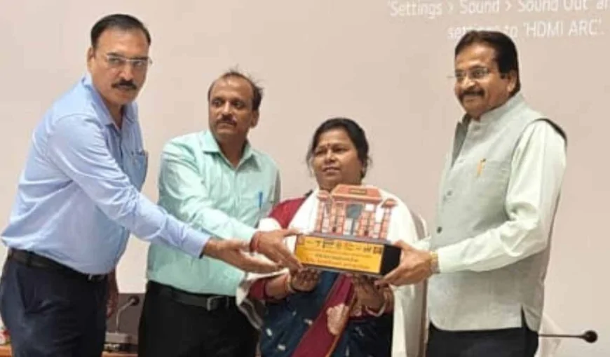 कर्मठता और उत्कृष्ट प्रशासनिक कार्यों के लिए प्रो. दीपाली गुप्ता सम्मानित
