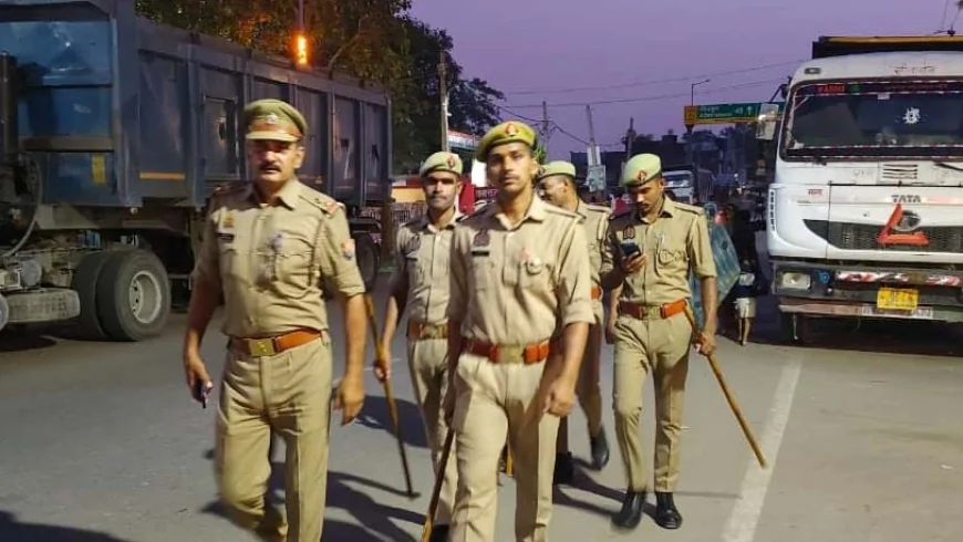 पैदल मार्च कर पुलिस टीमो ने सुरक्षा का दिया भरोसा