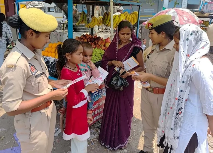 क्षेत्र में महिलाओं को एंटी रोमियो टीमो ने किया जागरुक